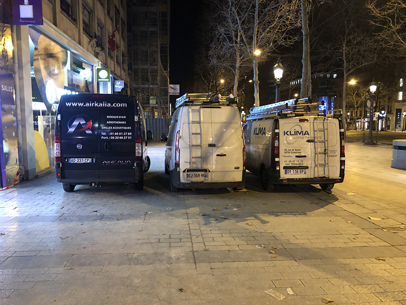 Travail de nuit sur le Marionnaud Champs-Elysées