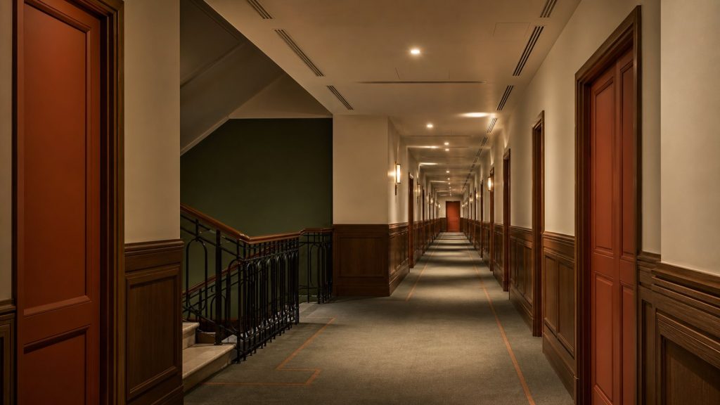 Hôtel sur neuf niveaux : intégrer la climatisation au décor